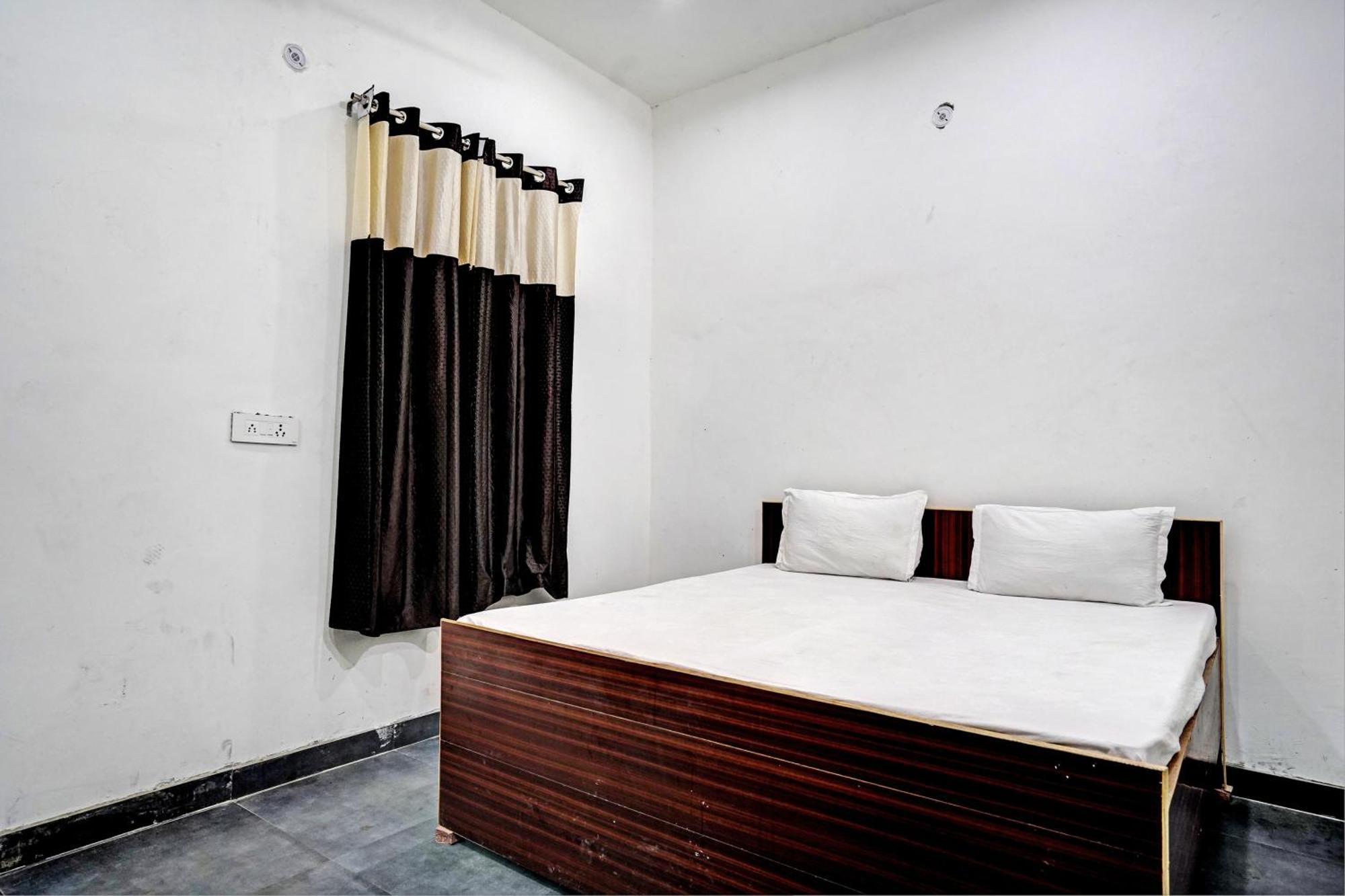 Oyo Double Ss Hotel Hāthras 外观 照片