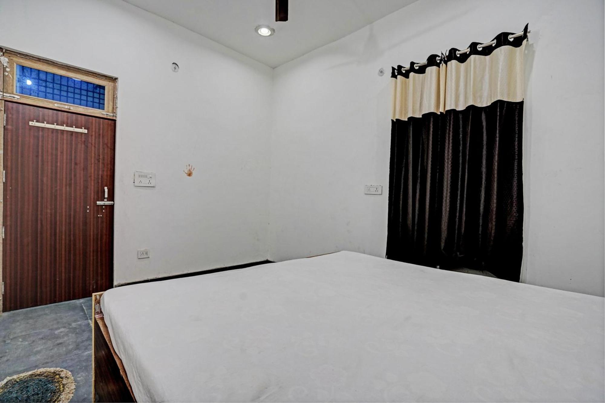 Oyo Double Ss Hotel Hāthras 外观 照片
