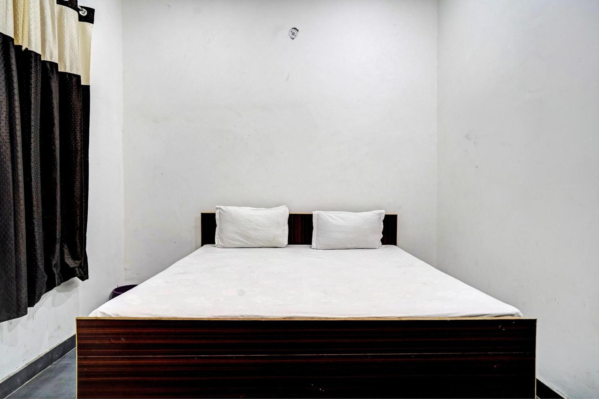 Oyo Double Ss Hotel Hāthras 外观 照片