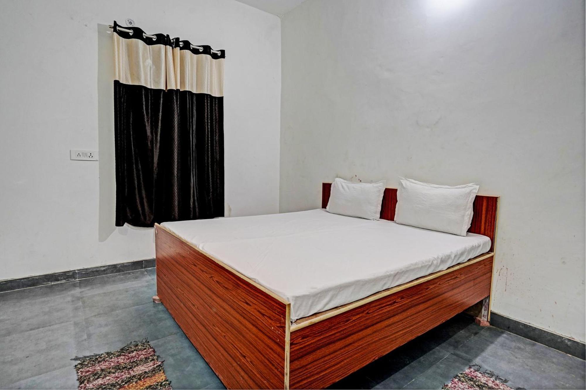 Oyo Double Ss Hotel Hāthras 外观 照片