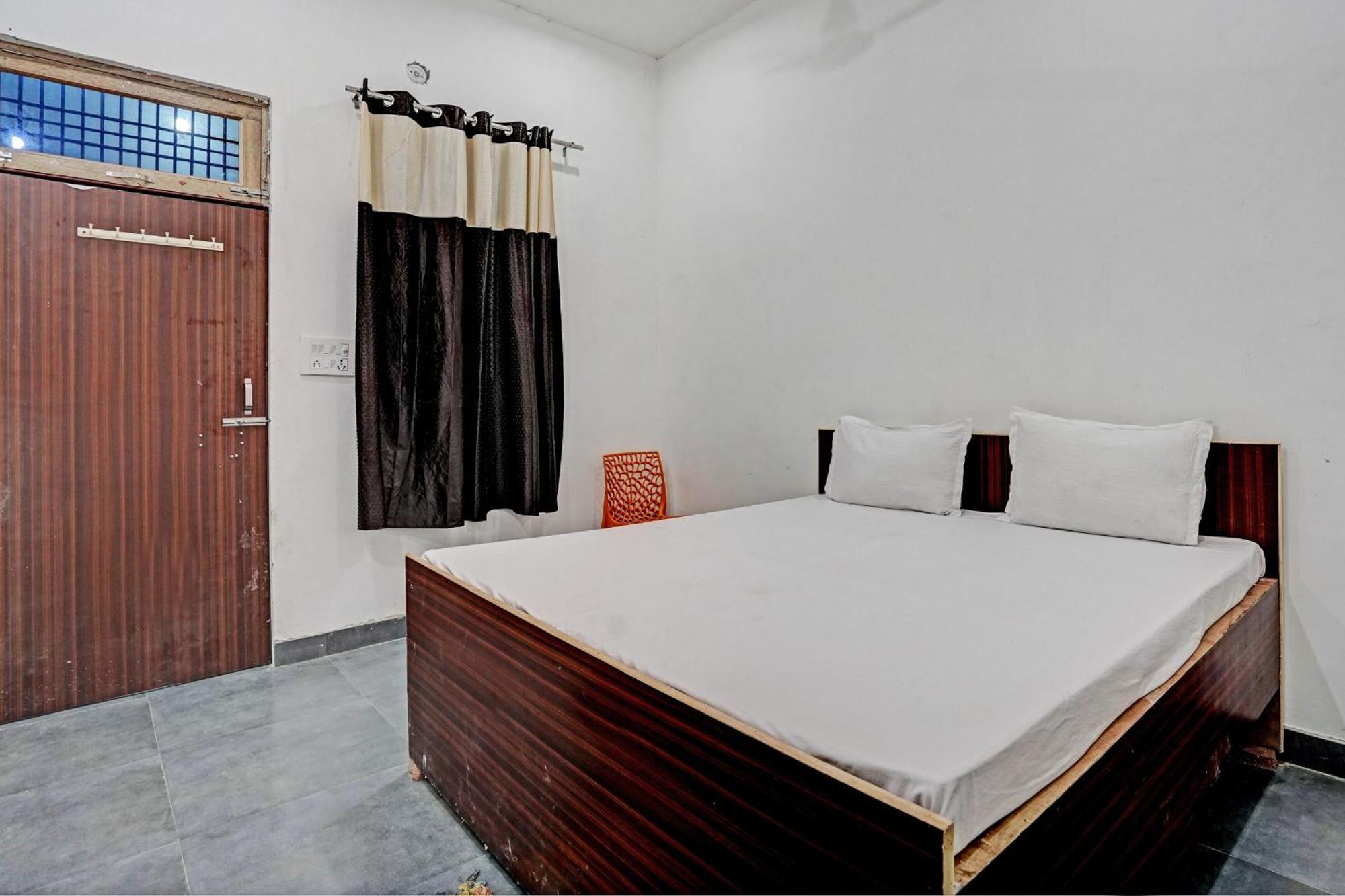 Oyo Double Ss Hotel Hāthras 外观 照片