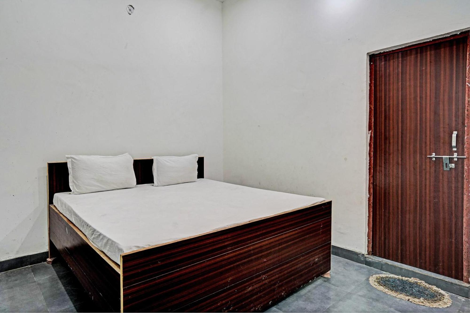 Oyo Double Ss Hotel Hāthras 外观 照片
