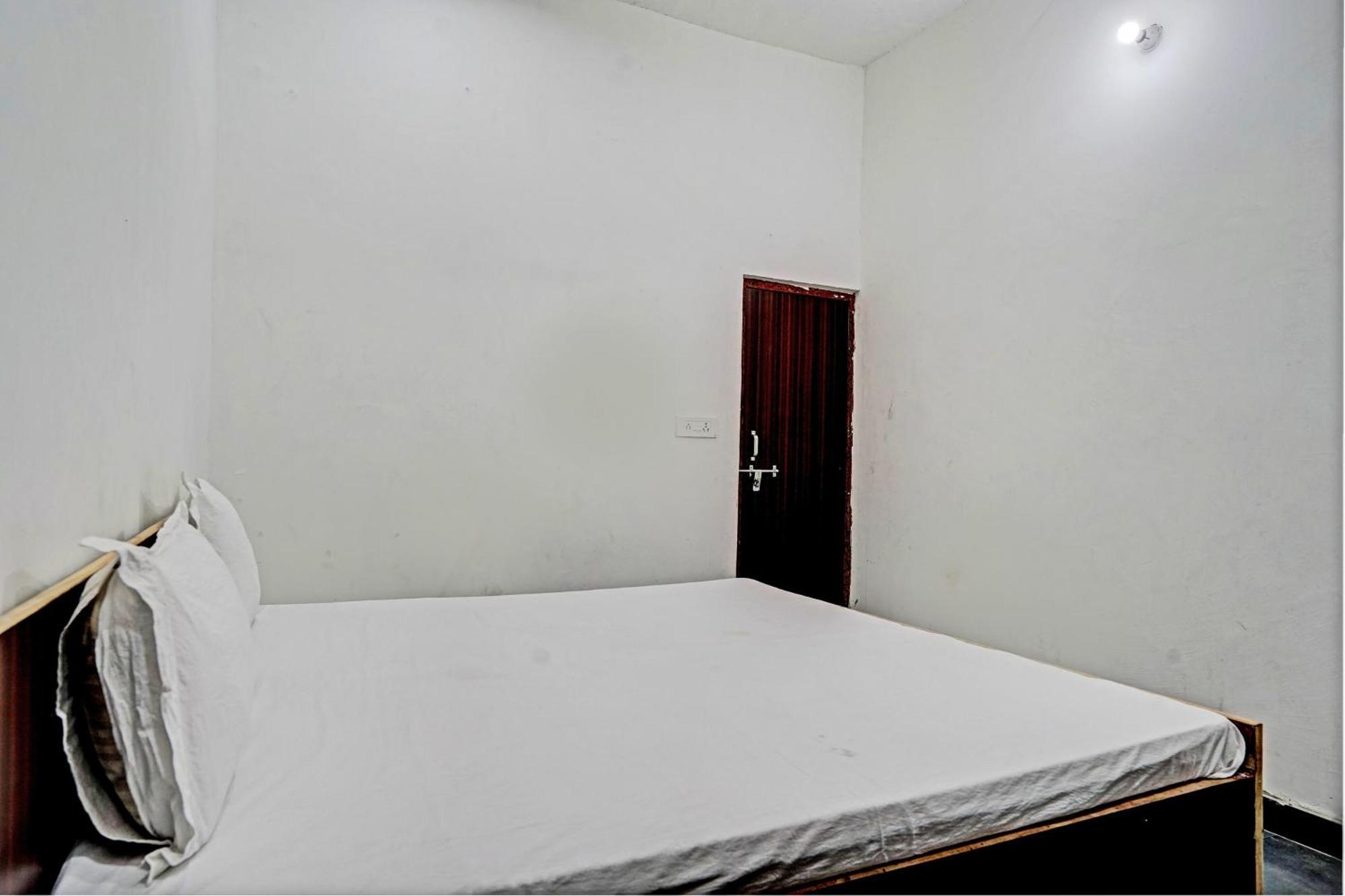 Oyo Double Ss Hotel Hāthras 外观 照片