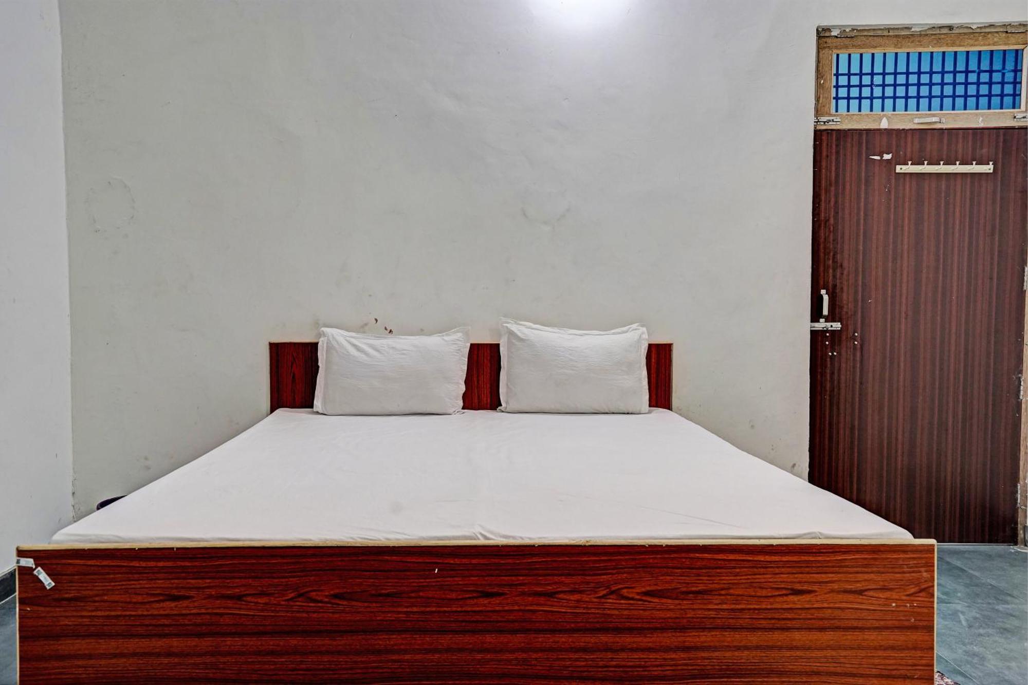 Oyo Double Ss Hotel Hāthras 外观 照片
