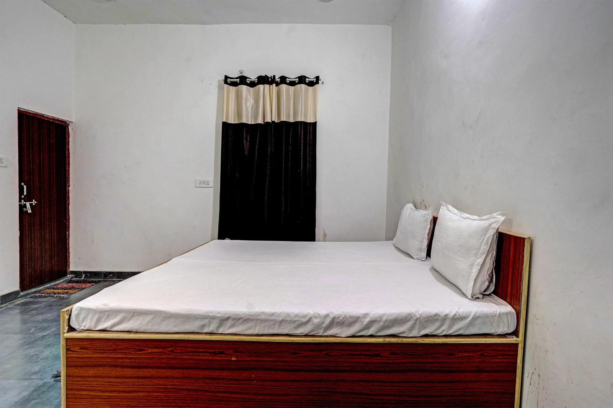 Oyo Double Ss Hotel Hāthras 外观 照片